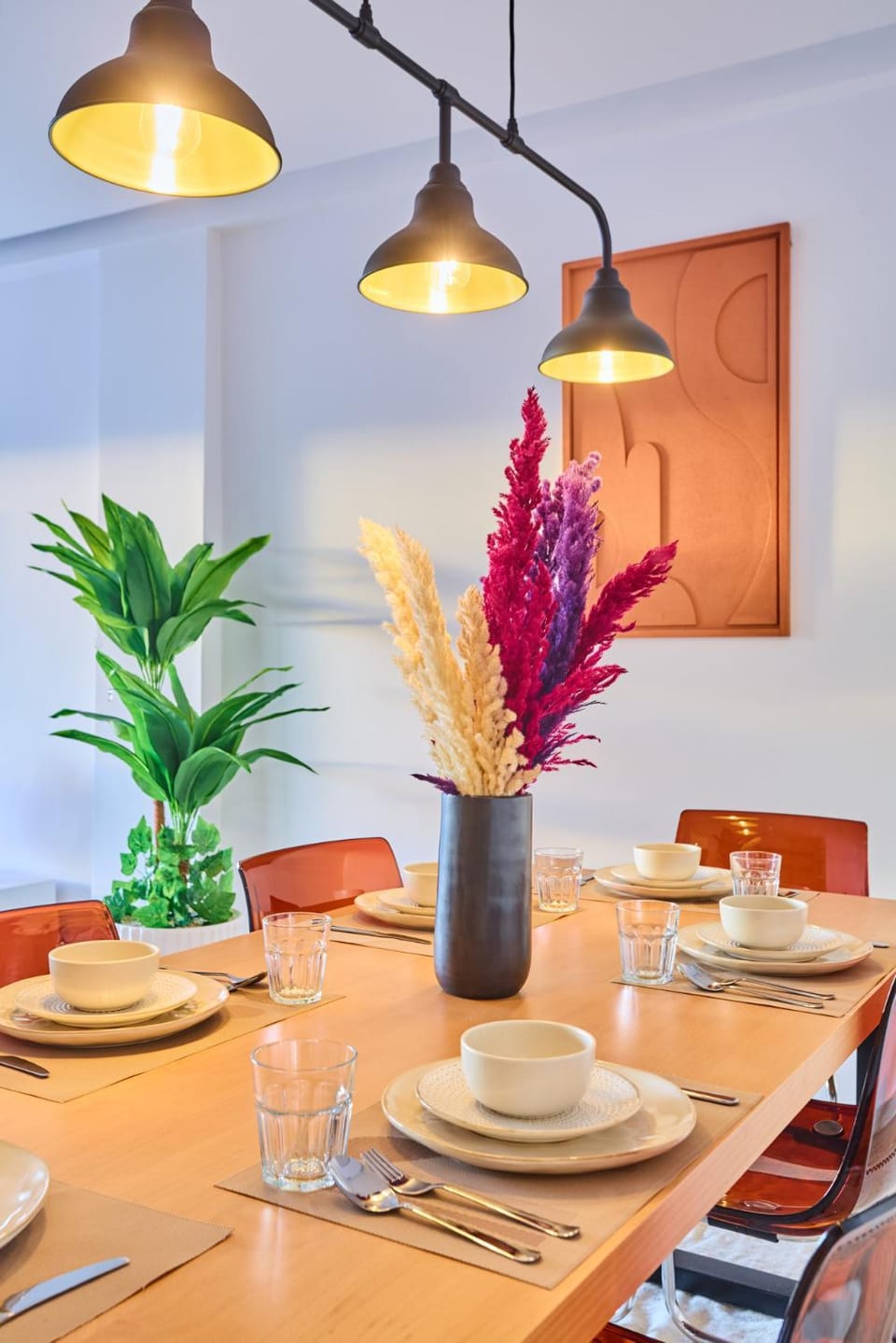 Living room, Food and drinks, Seating area, Dining area