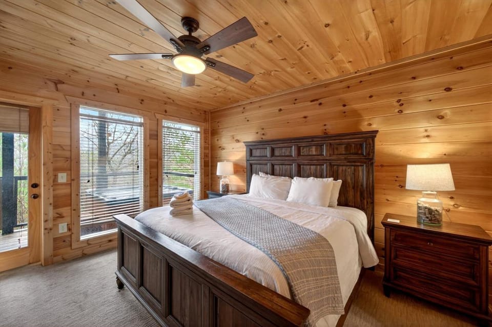 The Wedded Nest Views Huge Hot Tub Game Room House in Pigeon Forge