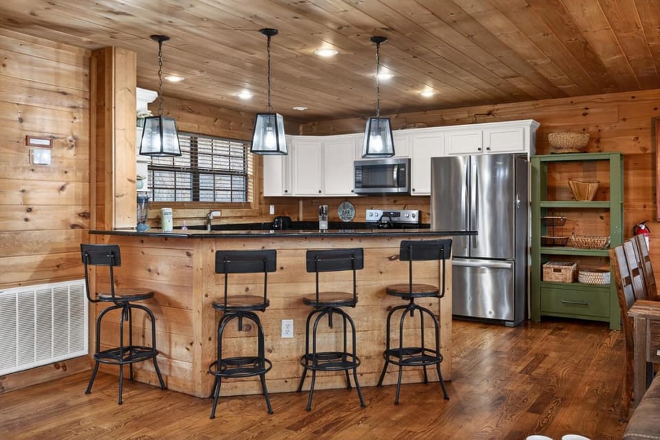 The Wedded Nest Views Huge Hot Tub Game Room House in Pigeon Forge