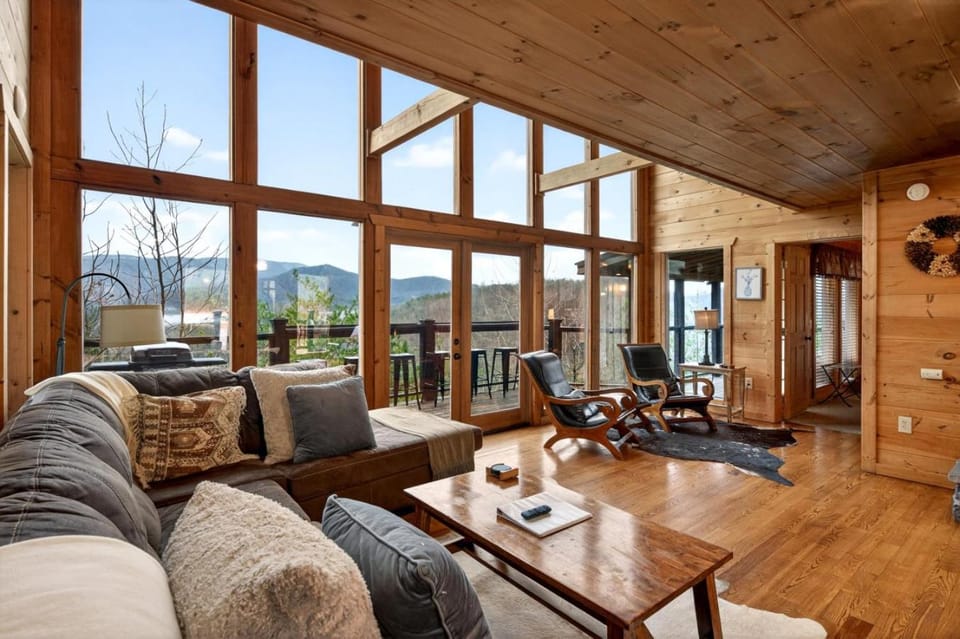 The Wedded Nest Views Huge Hot Tub Game Room House in Pigeon Forge