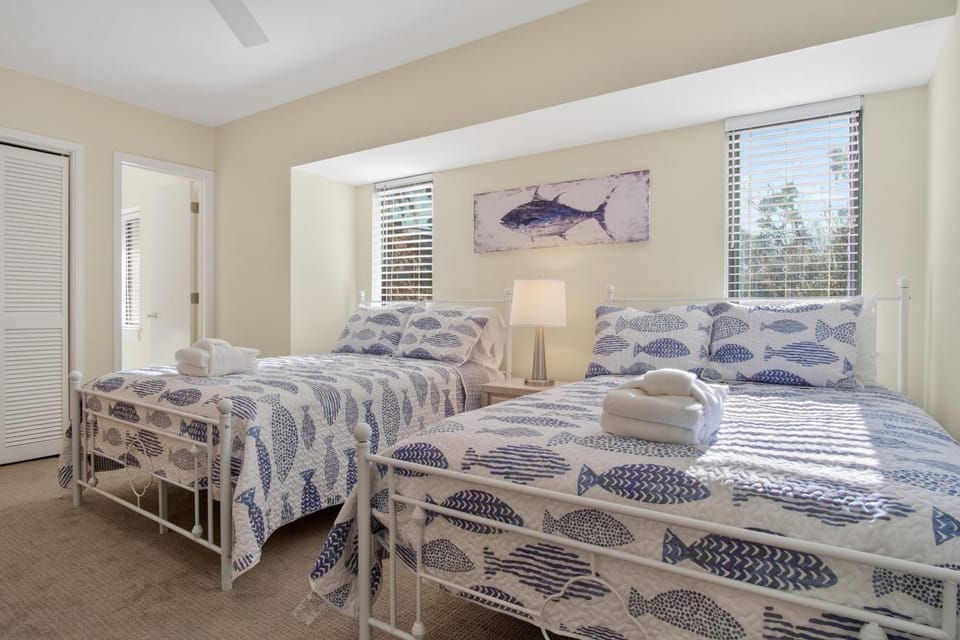 Sea Pines 3BR Townhome with Balcony, 5 Minutes to Beach House in Hilton Head Island