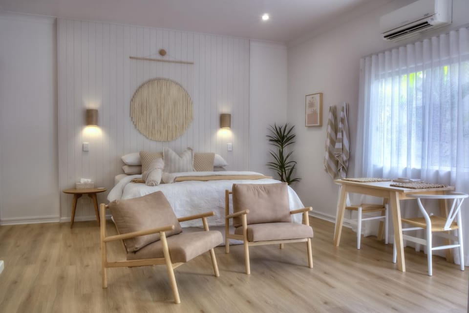 Living room, Dining area, Bedroom