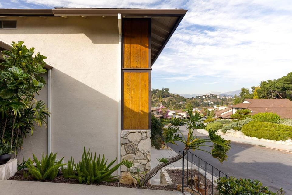 NEW Vintage Canyon Retreat in Mount Washington House in Eagle Rock
