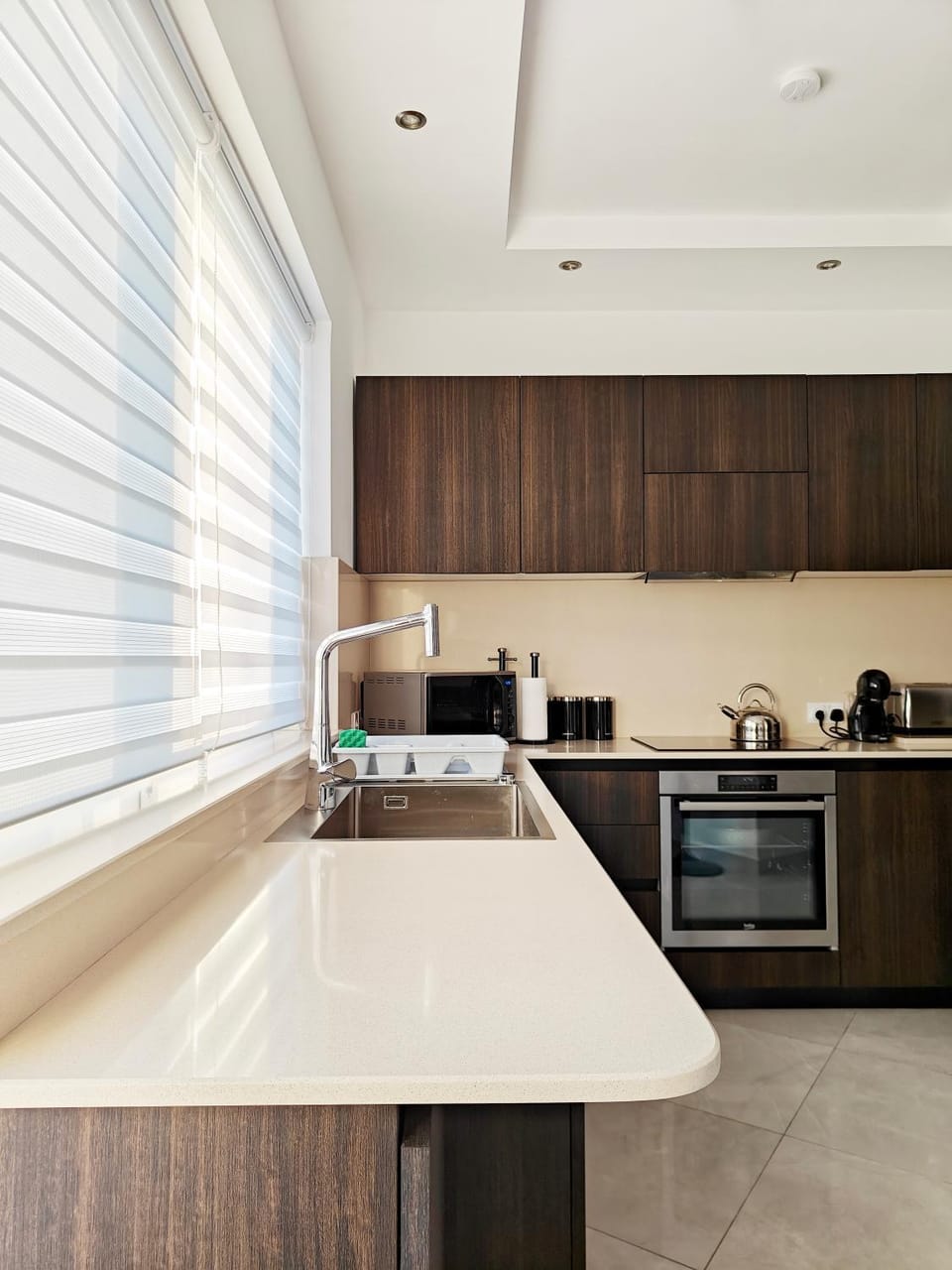 Coffee/tea facilities, Kitchen or kitchenette, microwave, oven, stove, toaster