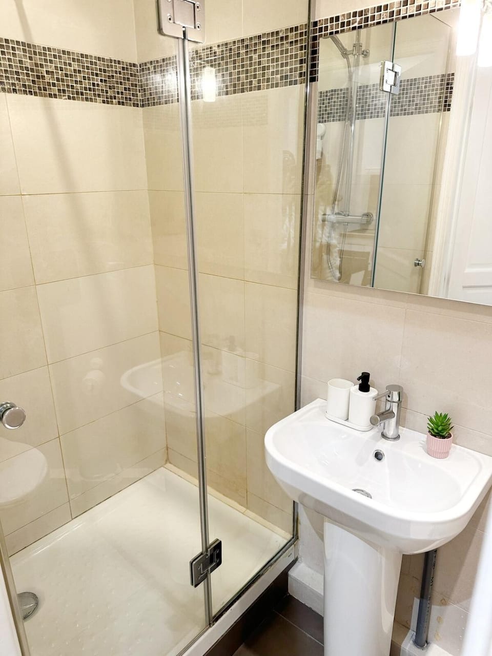 Appartement Chic Paris 16, Proche Tour Eiffel Apartment in Paris