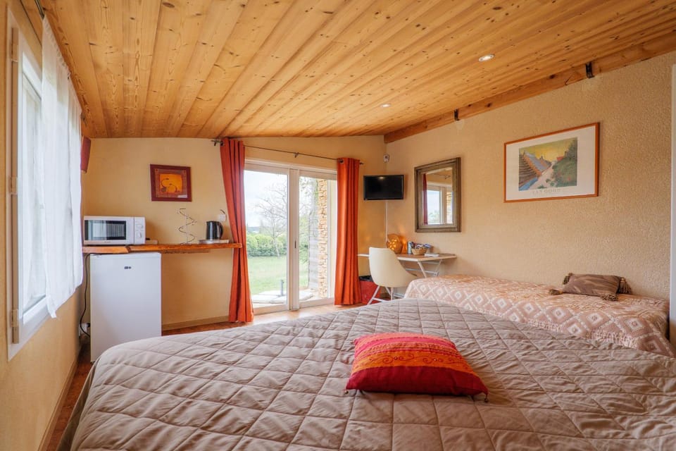Property building, Living room, Bedroom