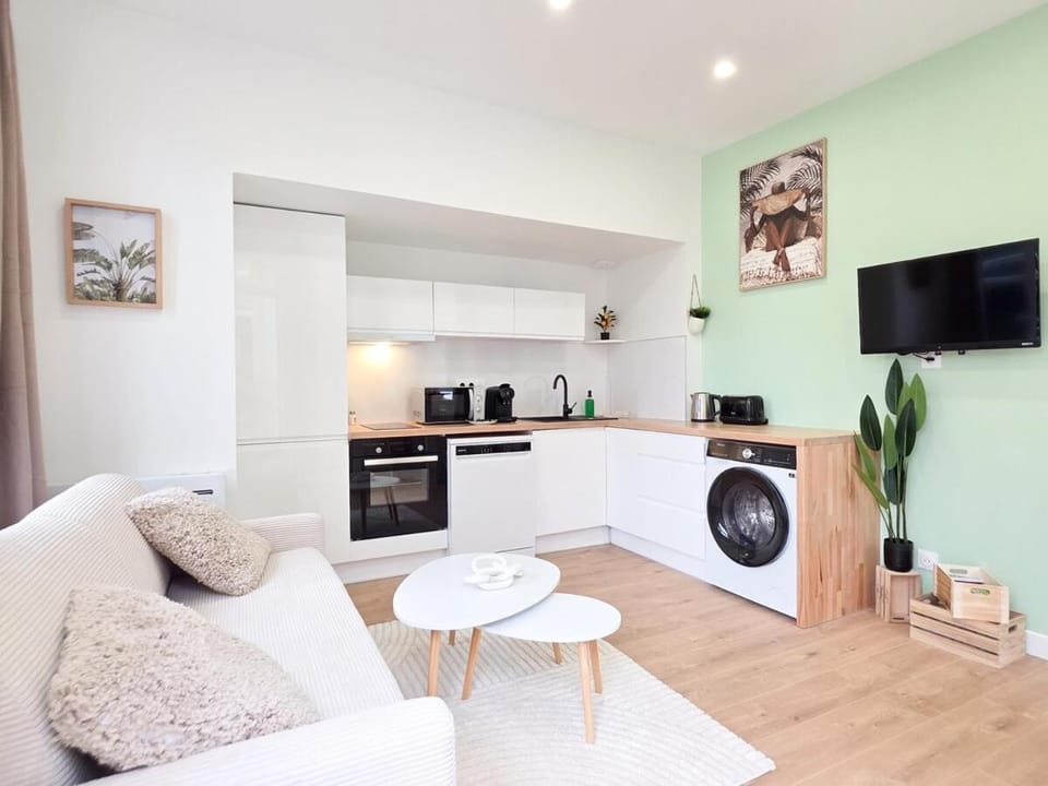 Le Bohémia - Deux Pas Du Centre, Chic & 5 min Gare Apartment in Brittany