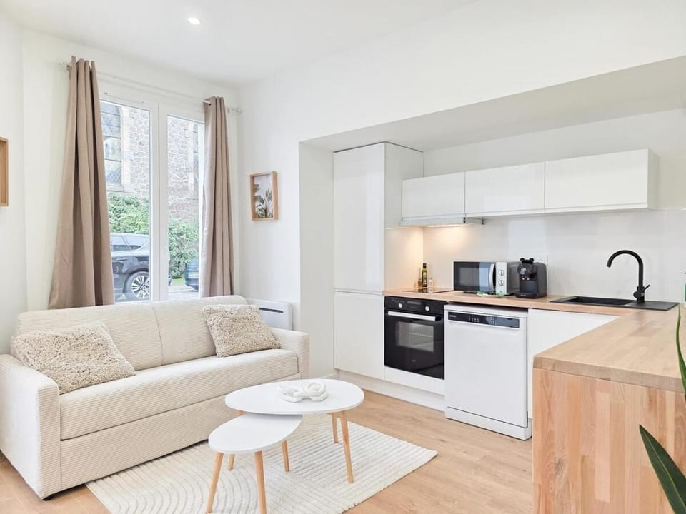 Le Bohémia - Deux Pas Du Centre, Chic & 5 min Gare Apartment in Brittany