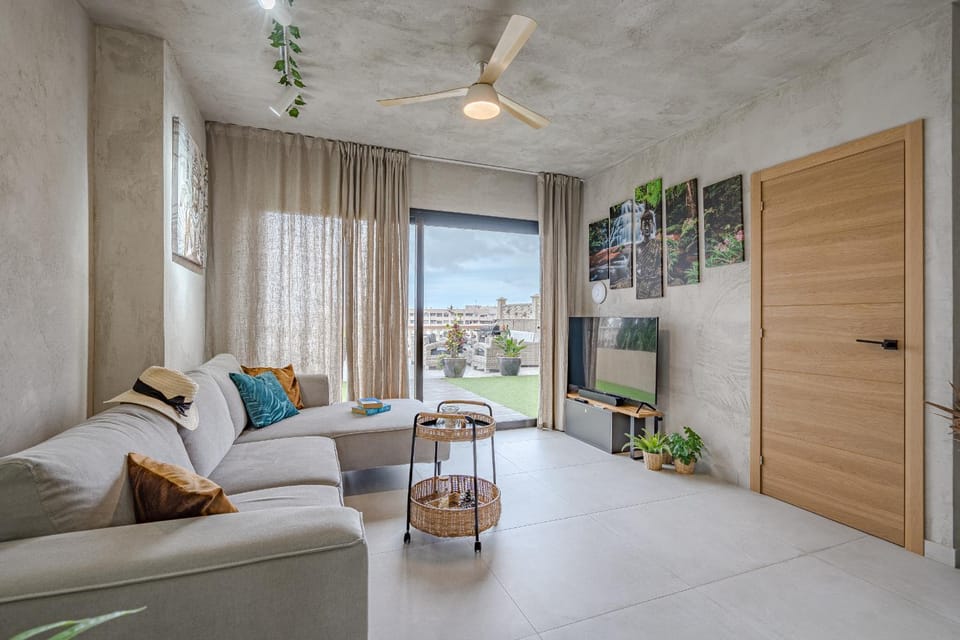 TV and multimedia, Living room, Seating area