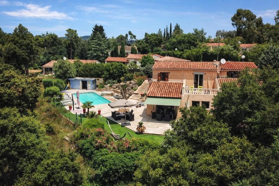 Villa méditerranéenne avec piscine et jardin Villa in Fréjus