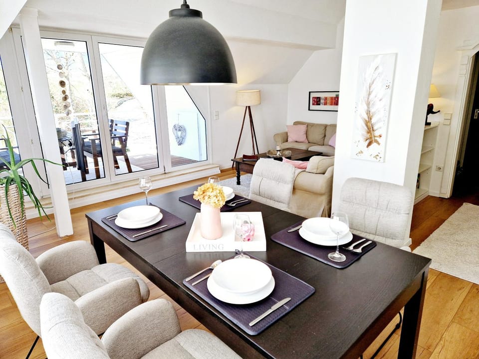 Living room, Seating area, Dining area