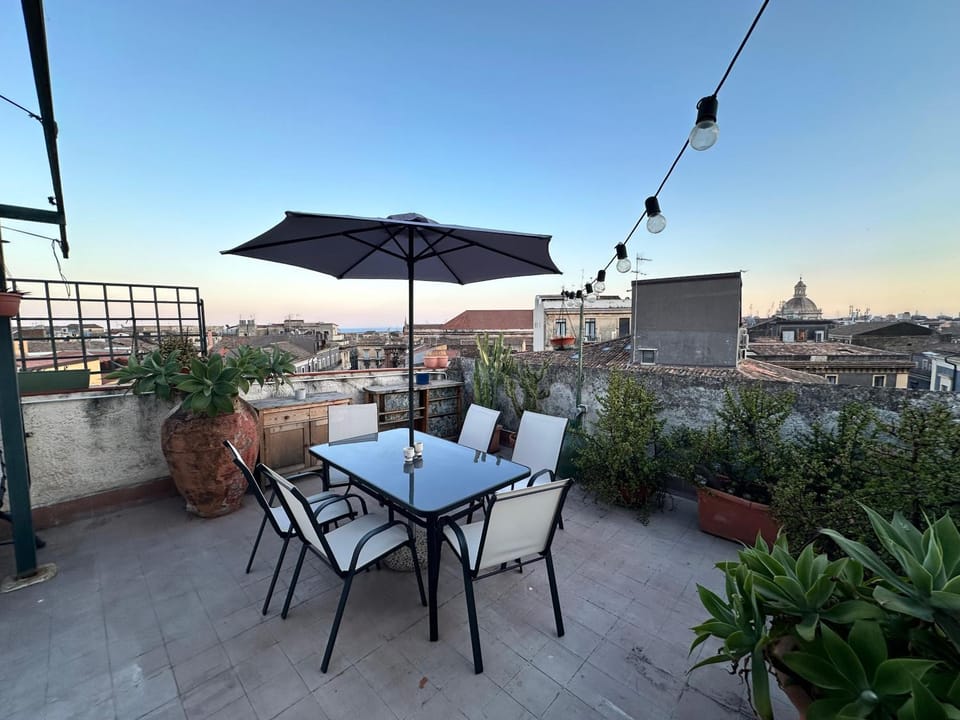 Day, View (from property/room), Balcony/Terrace, Balcony/Terrace, Dining area, City view, Landmark view