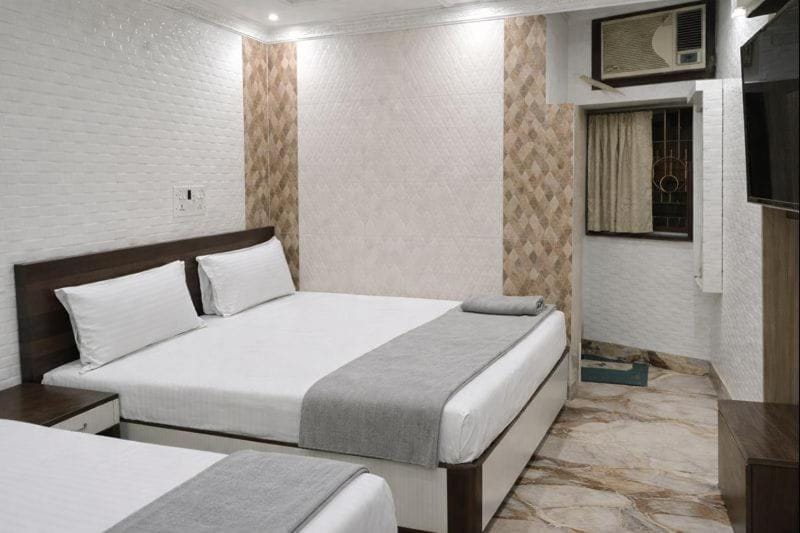 TAIBA HOTEL - Mirza Ghalib Street Bed and Breakfast in Kolkata