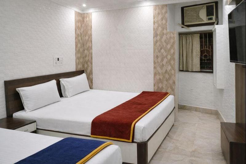 TAIBA HOTEL - Mirza Ghalib Street Bed and Breakfast in Kolkata