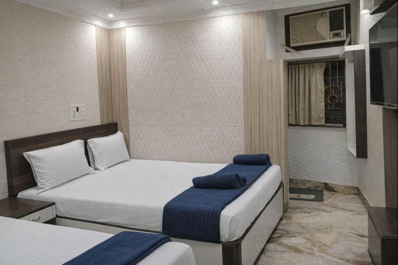 TAIBA HOTEL - Mirza Ghalib Street Bed and Breakfast in Kolkata
