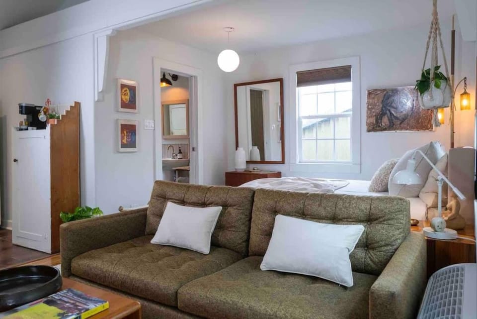 boho chic studio with pool & hot tub at The Ponderosa Apartment in Houston