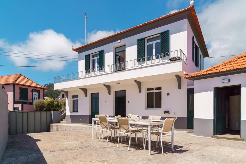 GuestReady - Escape with Ocean and Mountain Views Bed and Breakfast in Madeira District