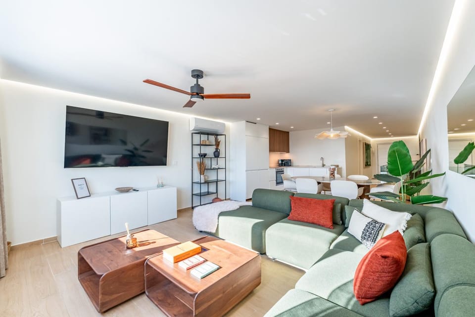 TV and multimedia, Living room, Seating area, Dining area, Sea view, Sea view, air conditioner
