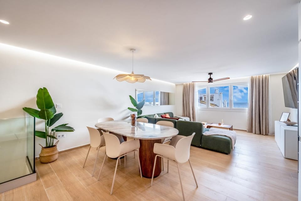 TV and multimedia, Living room, Seating area, Dining area, Sea view, air conditioner