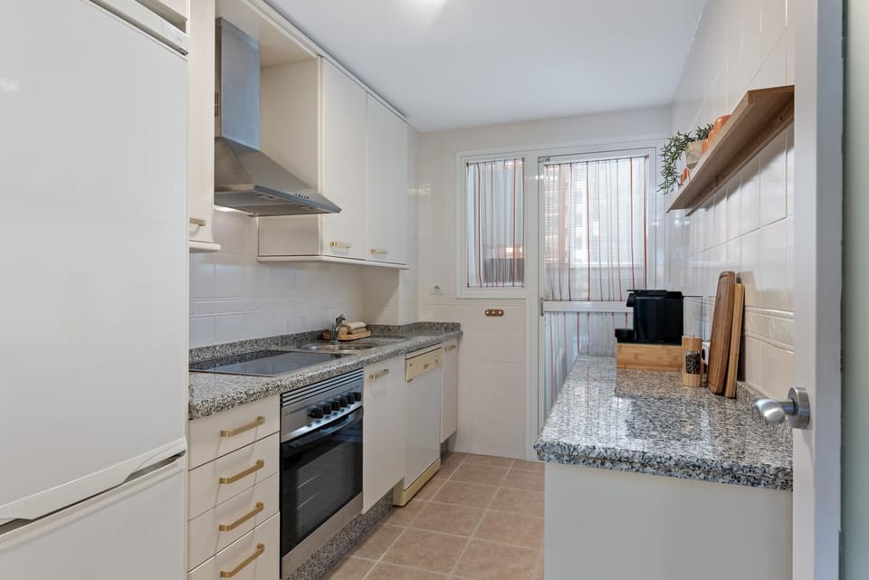 Kitchen or kitchenette, oven, stove