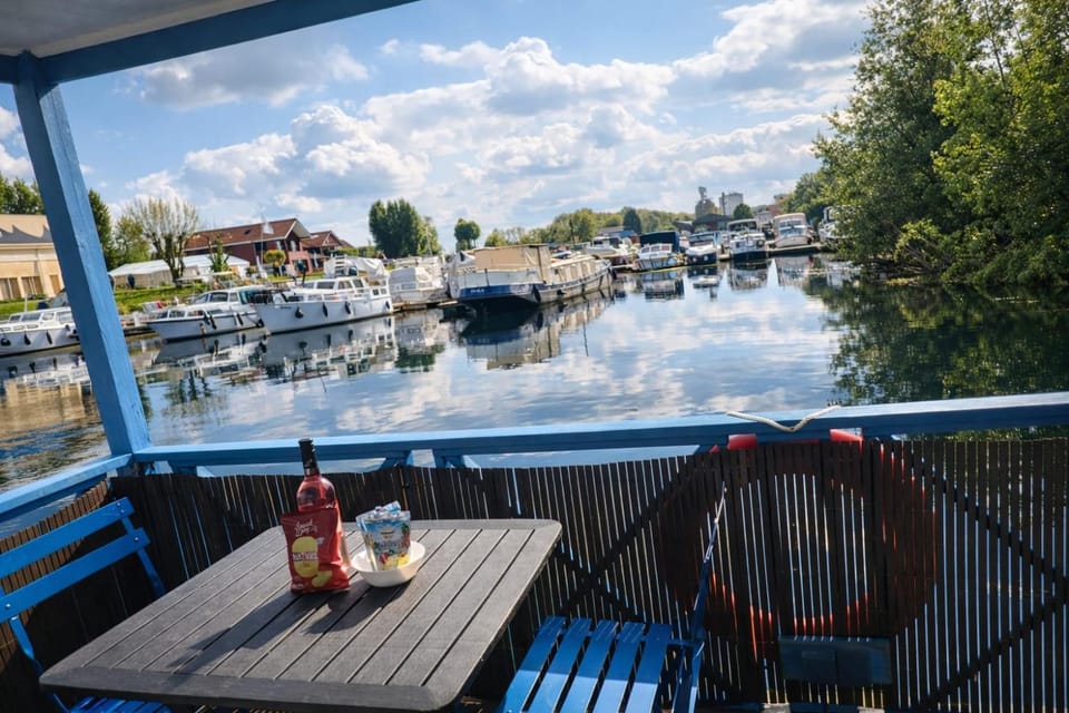 Property building, Patio, Day, Natural landscape, View (from property/room), Balcony/Terrace, Lake view, River view