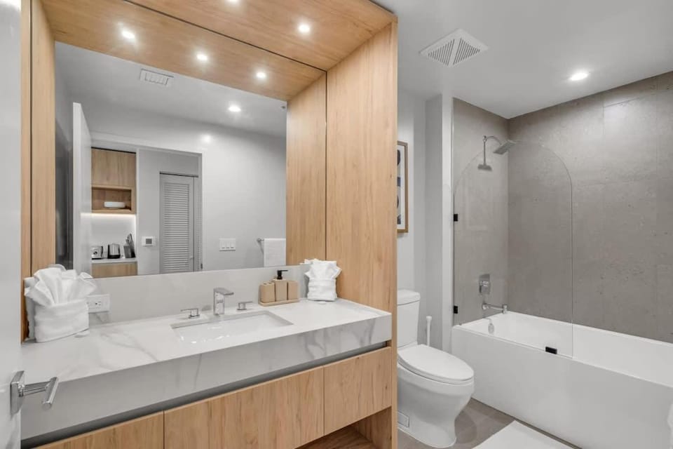 Brand New Luxury Studio at The Crosby Downtown MIA Apartment in Miami