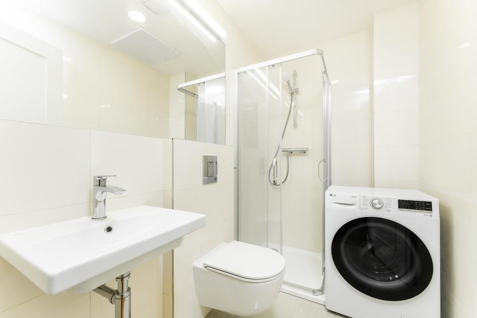 Shower, Toilet, Bathroom, washing machine