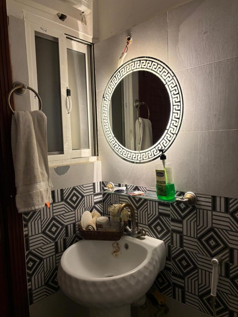 Bathroom, towels