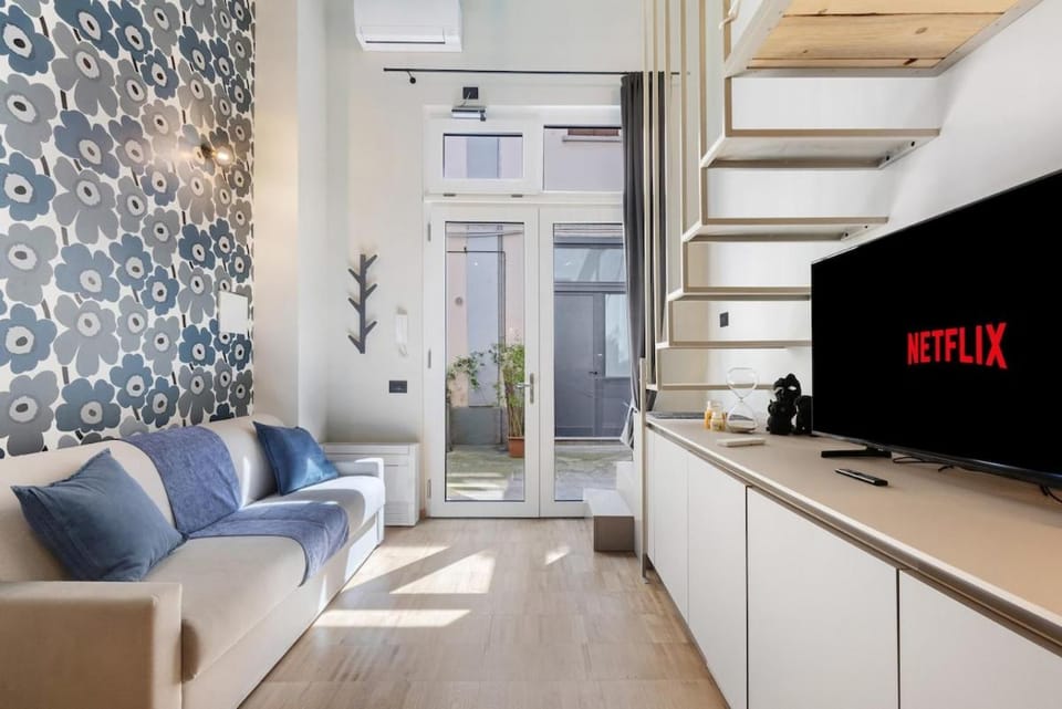 Communal lounge/ TV room, TV and multimedia, Living room