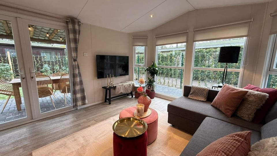 Communal lounge/ TV room, Living room