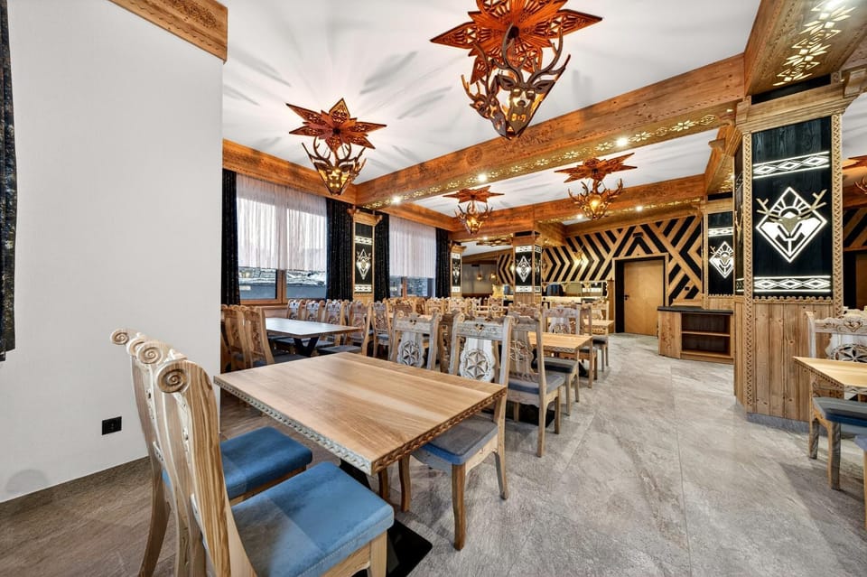 Restaurant/places to eat, Dining area