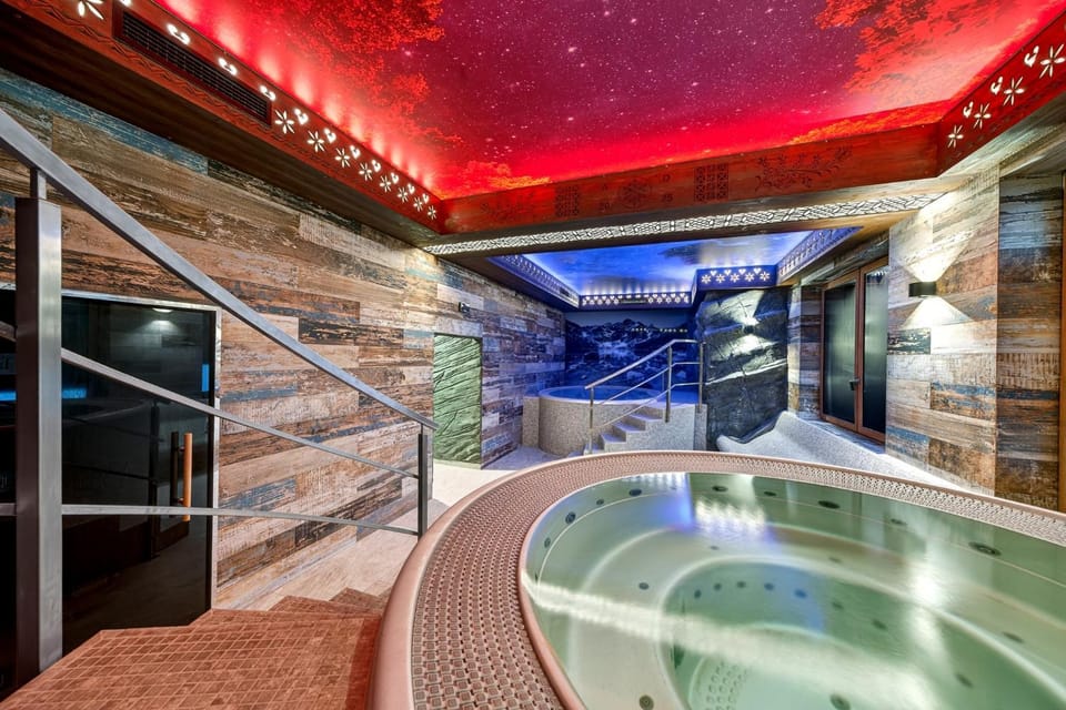 Hot Tub, Sauna, Swimming pool