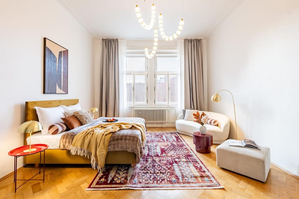Bed, Seating area, Bedroom
