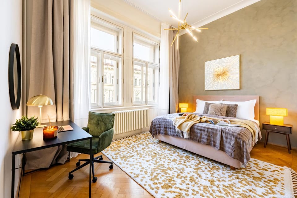 Bed, Seating area, Bedroom