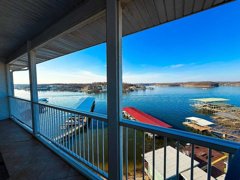 Sunshine&Shoreline-LakefrontDog Days Condo 3BD2BA House in Osage Beach