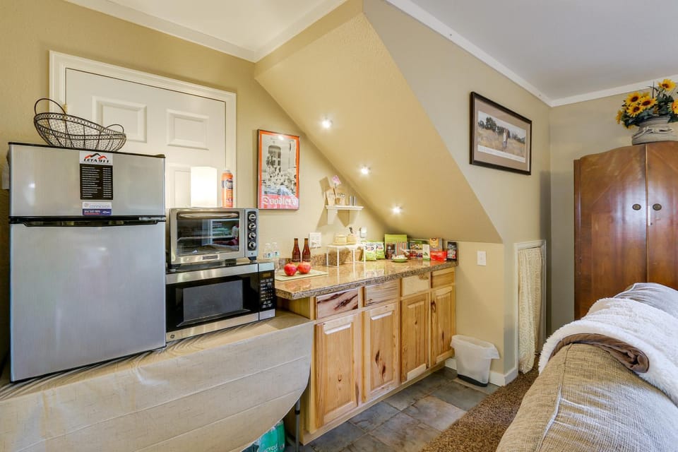 6 Mi to Dtwn Fort Collins: Cozy Apt w/ Shared Yard Apartment in Fort Collins