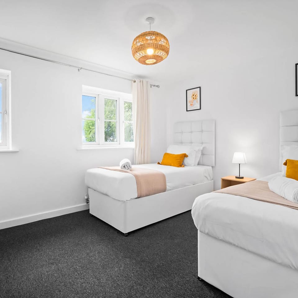 Photo of the whole room, Bedroom