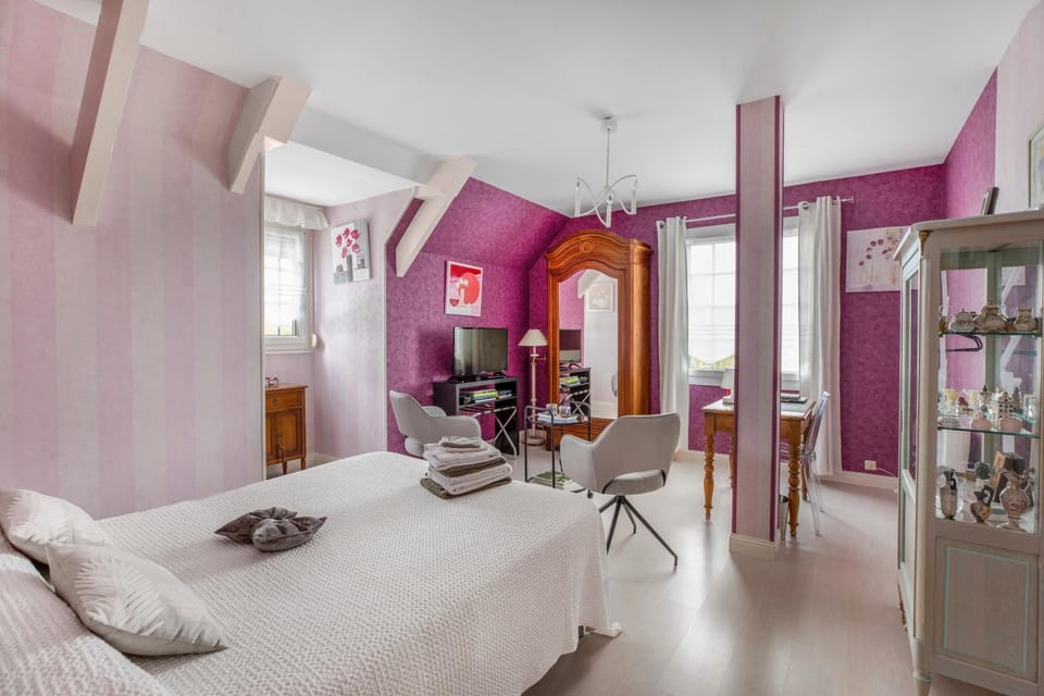 Property building, Living room, Bedroom