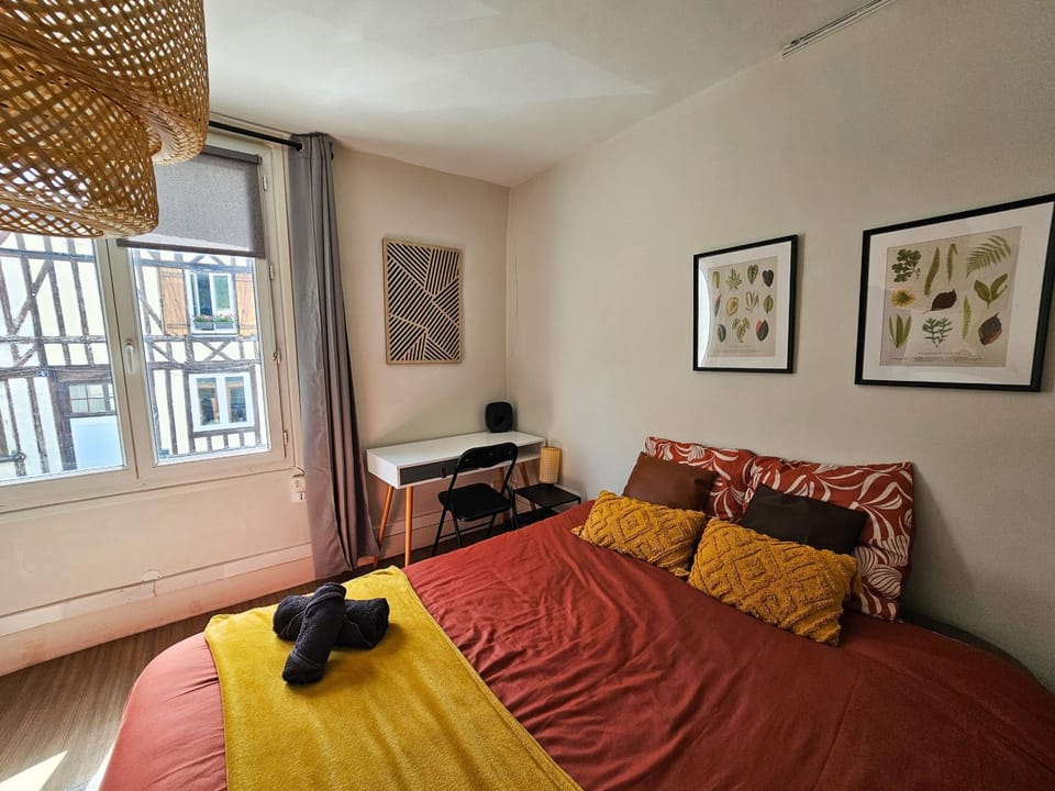 Bed, Photo of the whole room, Bedroom, storage