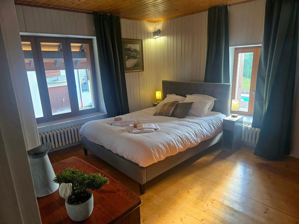 Property building, Living room, Bedroom