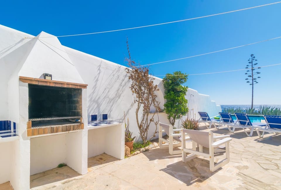Property building, Balcony/Terrace, Living room