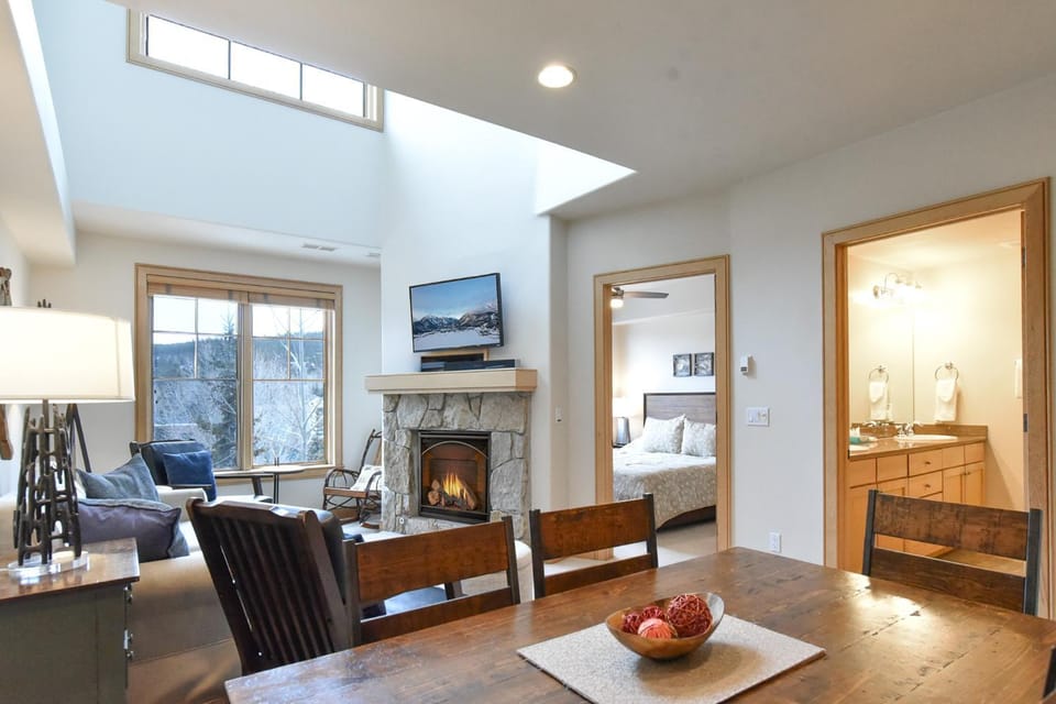 Park Avenue Lofts Condo - Mountain Views, Private Hot Tub, Downtown Apartment in Breckenridge