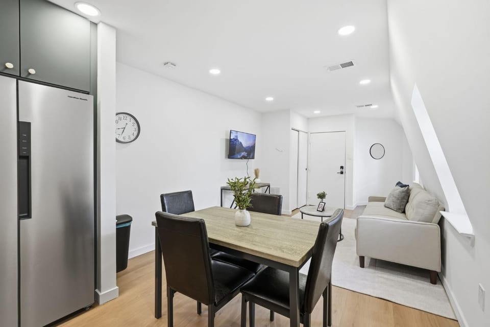 A Modern 1BR Oasis in Carriage House House in Philadelphia