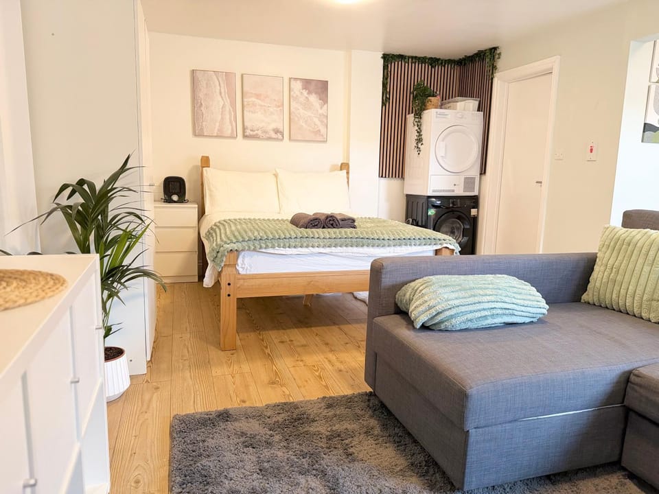 Enfield Guest House Apartment in Enfield