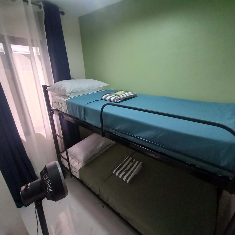 Bedroom, bunk bed