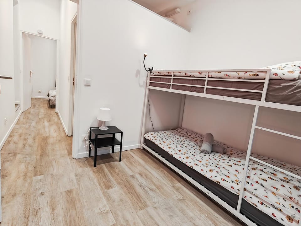Bedroom, bunk bed