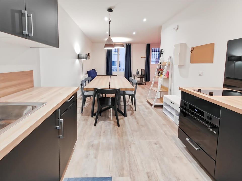 Kitchen or kitchenette, Dining area, dishwasher, oven, stove