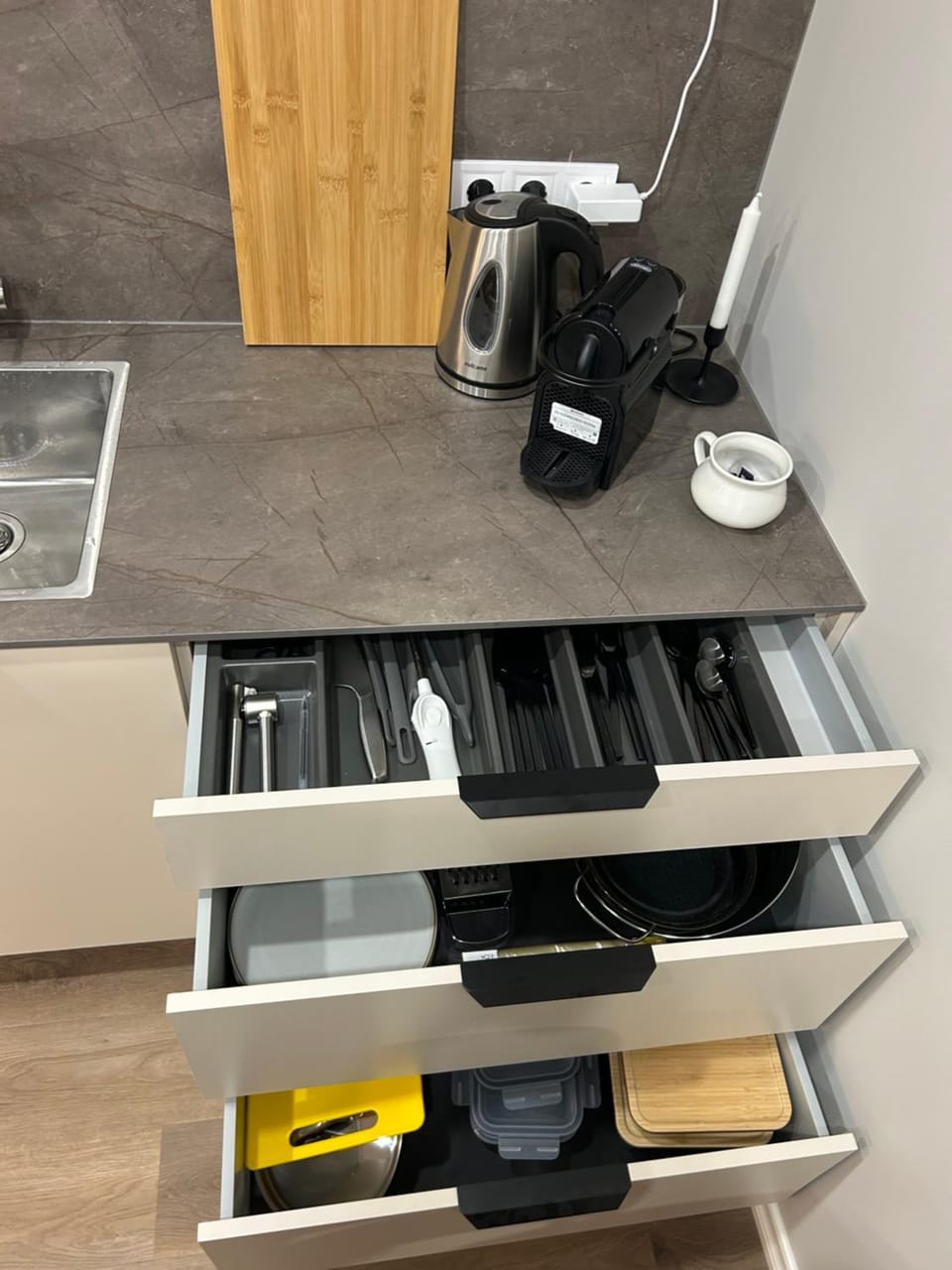 Coffee/tea facilities, Kitchen or kitchenette