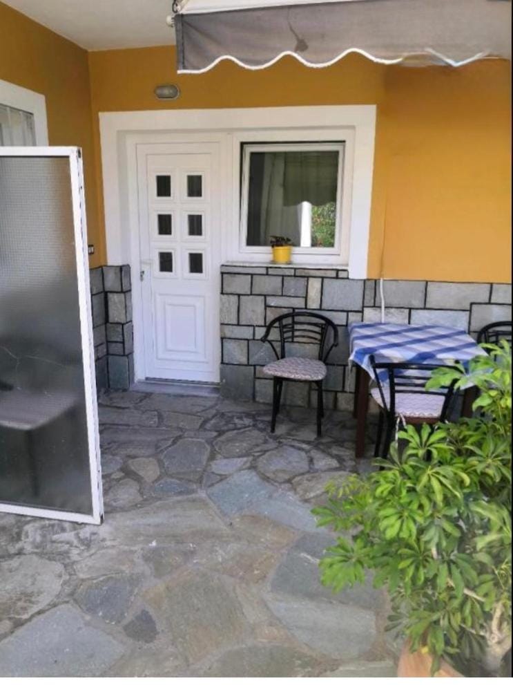 Aristidis Garden1 Apartment in Peloponnese, Western Greece and the Ionian