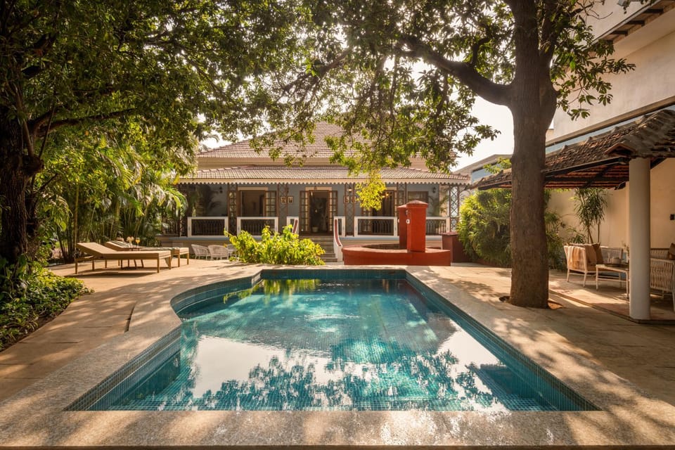 Property building, Garden view, Pool view, Swimming pool